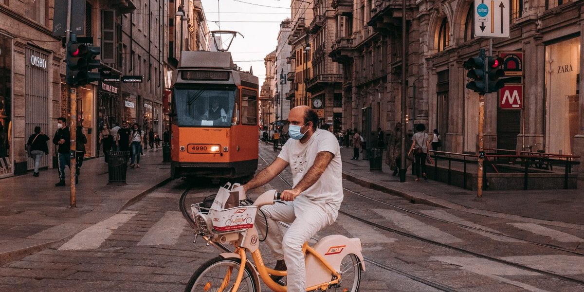 Milà en bicicleta